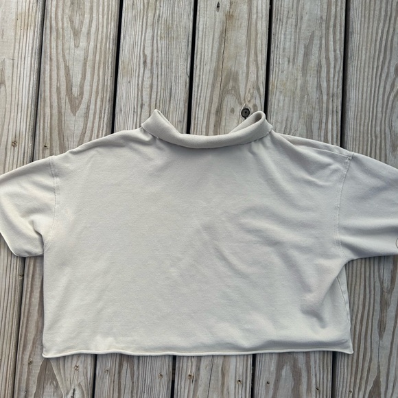 Offline by Aerie Beige Short Sleeve Cropped Polo Blouse Womens M Preppy - Picture 10 of 13